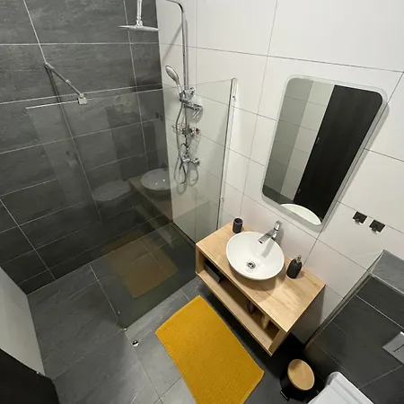 Bella 5 Ostrava, Free Parking アパート