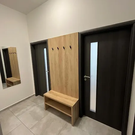 Bella 5 Ostrava, Free Parking شقة *